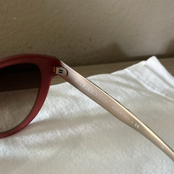 Beautiful  BURBERRY sunglasses - Picture 4 of 4